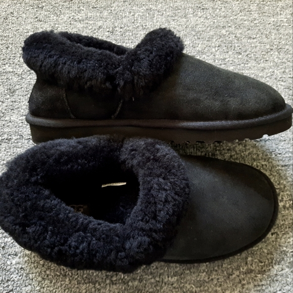 UGG black NWOT suede shoes size 7 - Picture 2 of 12